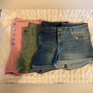 EUC-Women’s Shorts, 4 pairs 
2 Faded Glory, 1 Time & Tru, 1 Knox Rose 
Size: 16